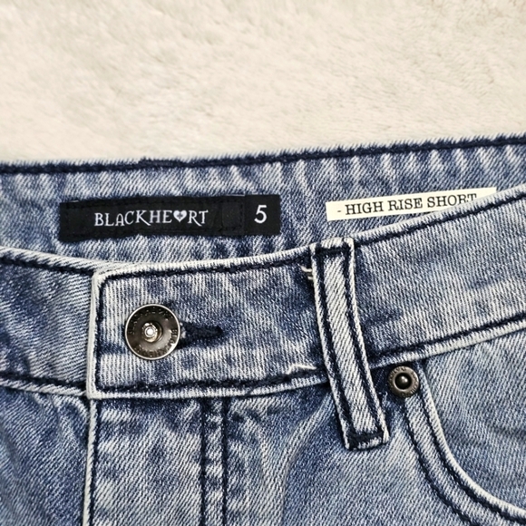 Indigo Distressed Denim Sketch Art Shorts – by Blackheart Hot Topic Sz 5 - Picture 6 of 9